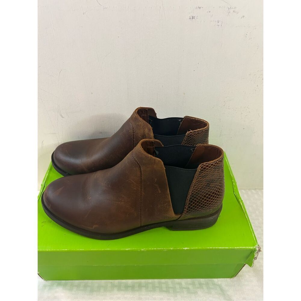 Clark’s ankle boots dark tan‎ size animal size 10 elastic slip on